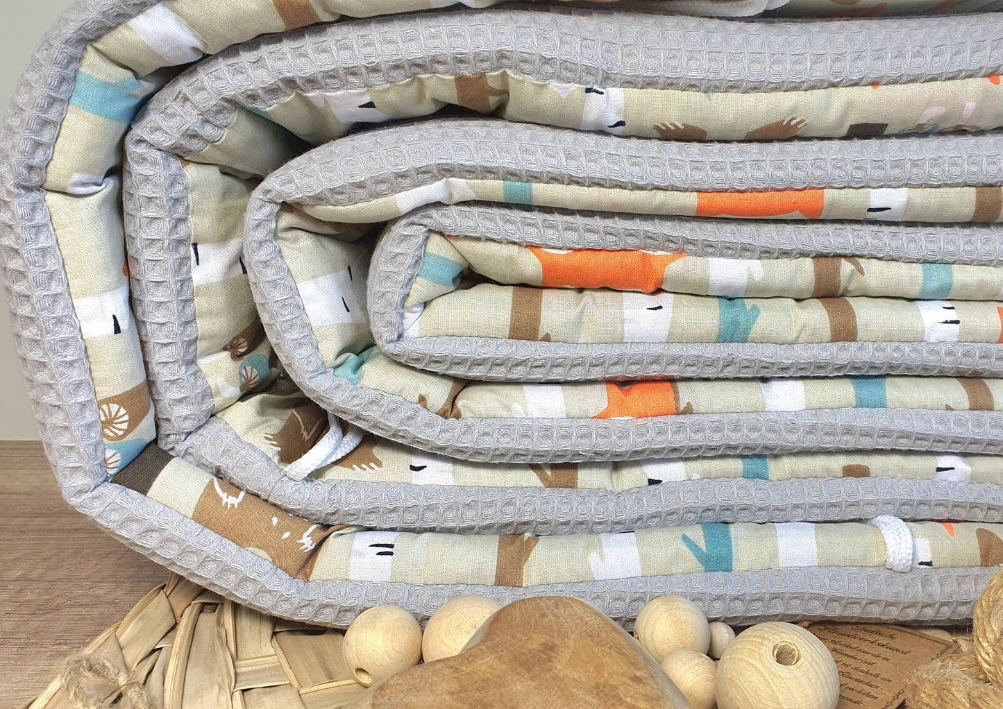 LATTICE CUSHION - PLAYPEN MESH PROTECTION - Waffle fabric Waffle Pique * Forest animals fox bear light grey beige