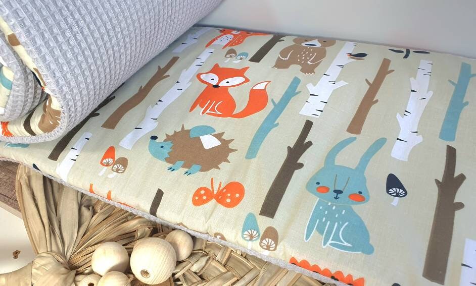 LATTICE CUSHION - PLAYPEN MESH PROTECTION - Waffle fabric Waffle Pique * Forest animals fox bear light grey beige