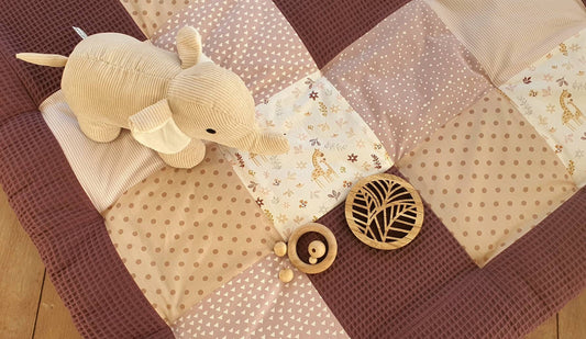 Krabbeldecke - Patchwork - Waffelpique Decke - Babydecke -  mit Namen personalisierbar - Mauve Beige Tiere Giraffe