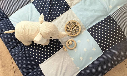 Krabbeldecke - Patchwork - DECKE - Babydecke - Sterne Hellblau Dunkelblau Grau Weiß -  mit Namen / Datum