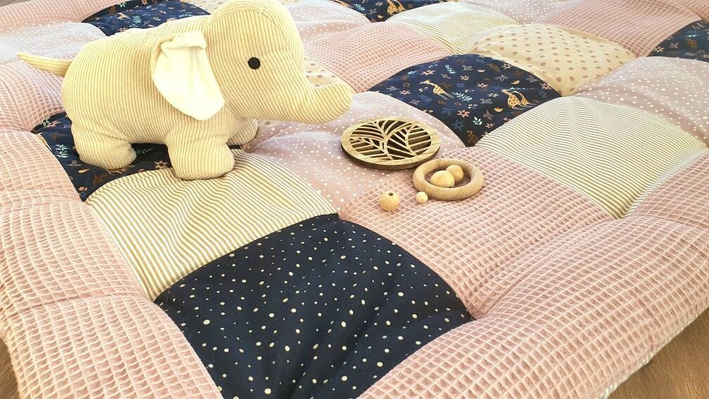 Krabbeldecke - Patchwork - Waffelpique Decke - Babydecke -  mit Namen personalisierbar - ALTROSA / Tiere Giraffe