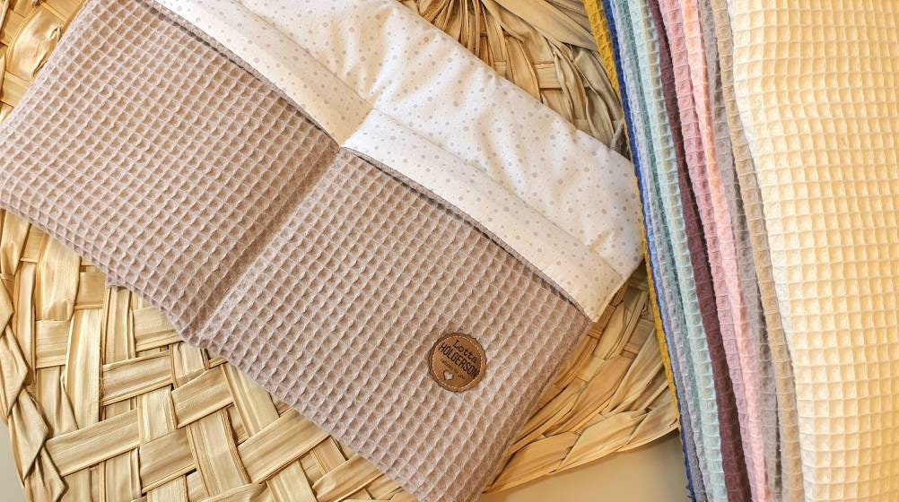 Waffelpique -  WANDUTENSILO - Organizer für Wickeltisch, Babybett, Laufstall  taupe Punkte weiß grau