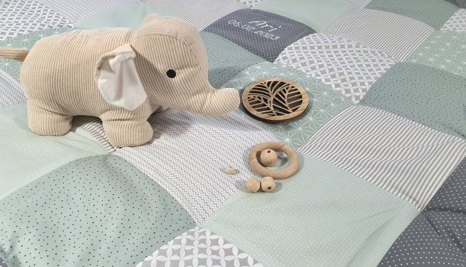 Krabbeldecke - Patchwork - Decke - Babydecke - Mint/Grau/Weiß -  mit Namensstickerei - SALBEI grün  / taupe grau