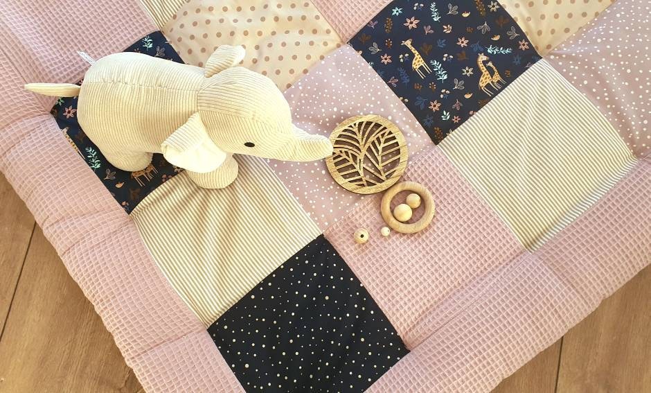 Krabbeldecke - Patchwork - Waffelpique Decke - Babydecke -  mit Namen personalisierbar - ALTROSA / Tiere Giraffe