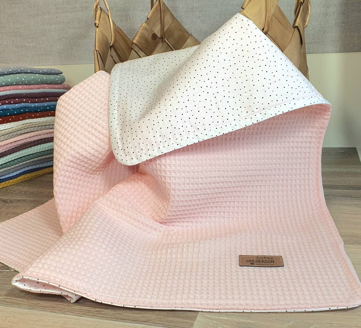 Babydecke Waffelpiqué / Kuscheldecke Waffelstoff / Personalisierbar mit Namen / Kinderwagendecke / Geschenk Geburt / puderrosa Tupfen