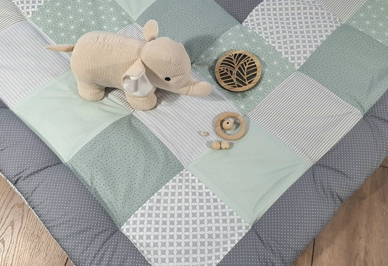 Krabbeldecke - Patchwork - Decke - Babydecke - Mint/Grau/Weiß -  mit Namensstickerei - SALBEI grün  / taupe grau