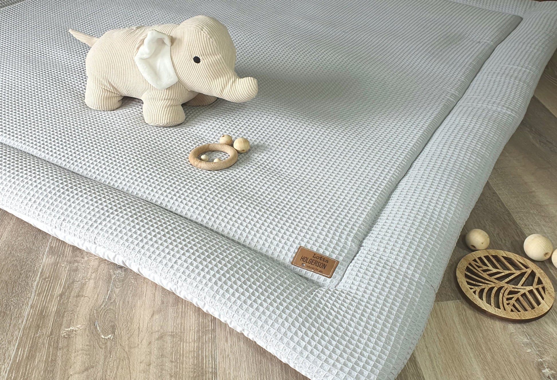 Waffelpique Krabbeldecke Laufstalleinlage Babydecke Spieldecke personalisierbar mit Namen HELLGRAU